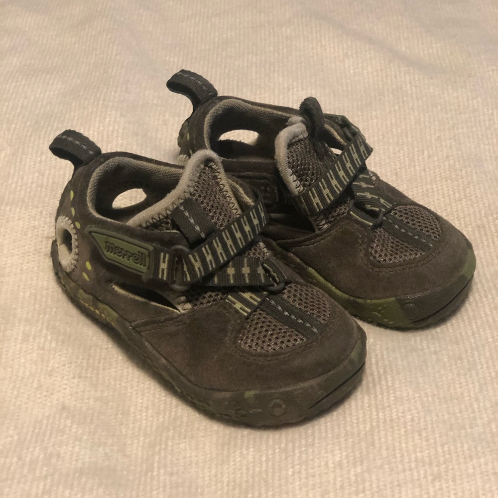 Camo merrell toddler sandals size 5